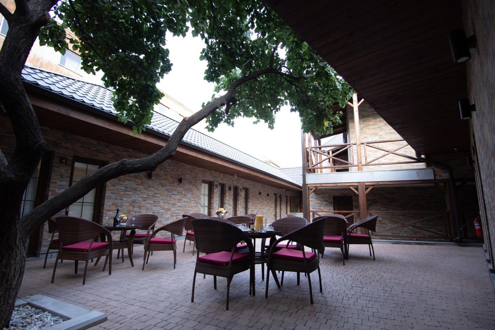Boutique Living Hotel Erévan Extérieur photo