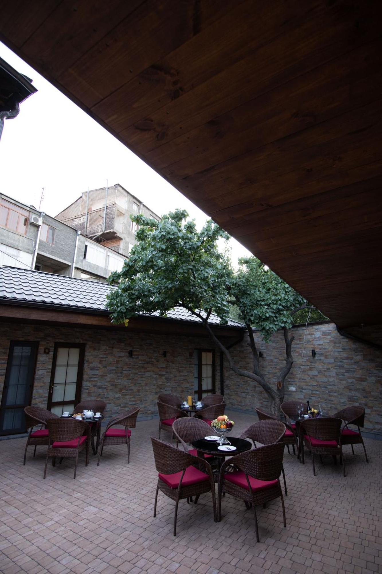 Boutique Living Hotel Erévan Extérieur photo
