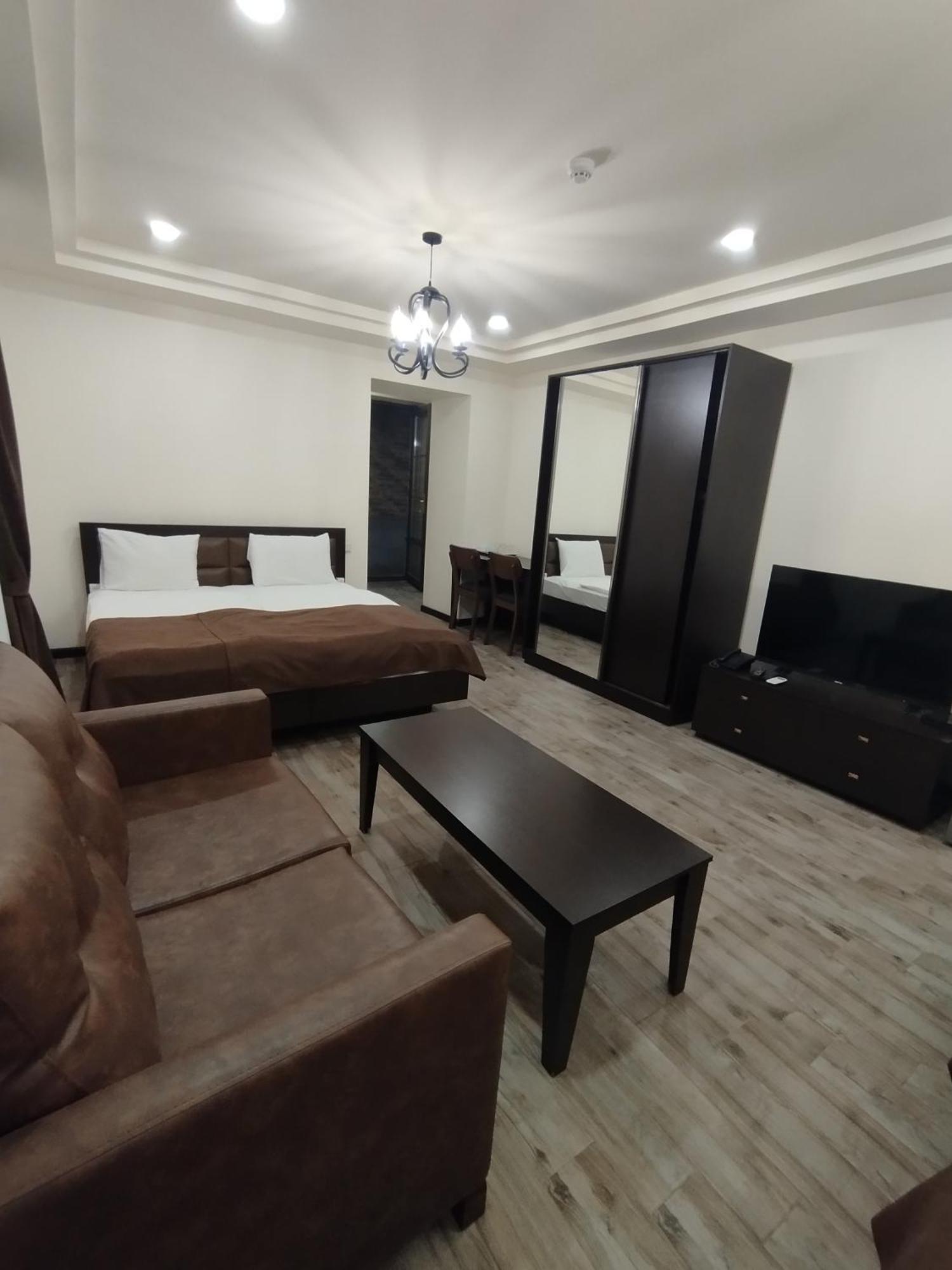 Boutique Living Hotel Erévan Extérieur photo