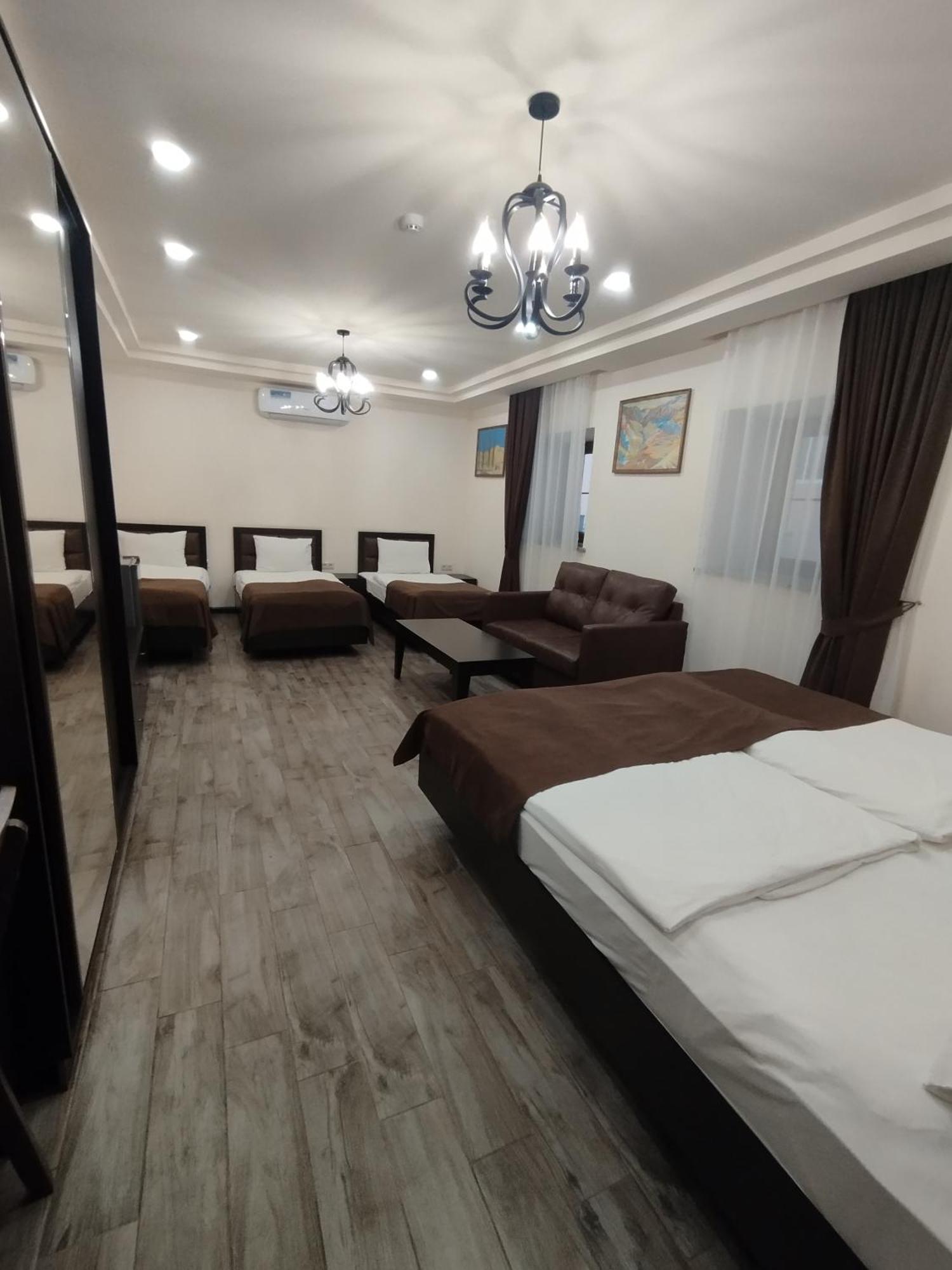 Boutique Living Hotel Erévan Extérieur photo