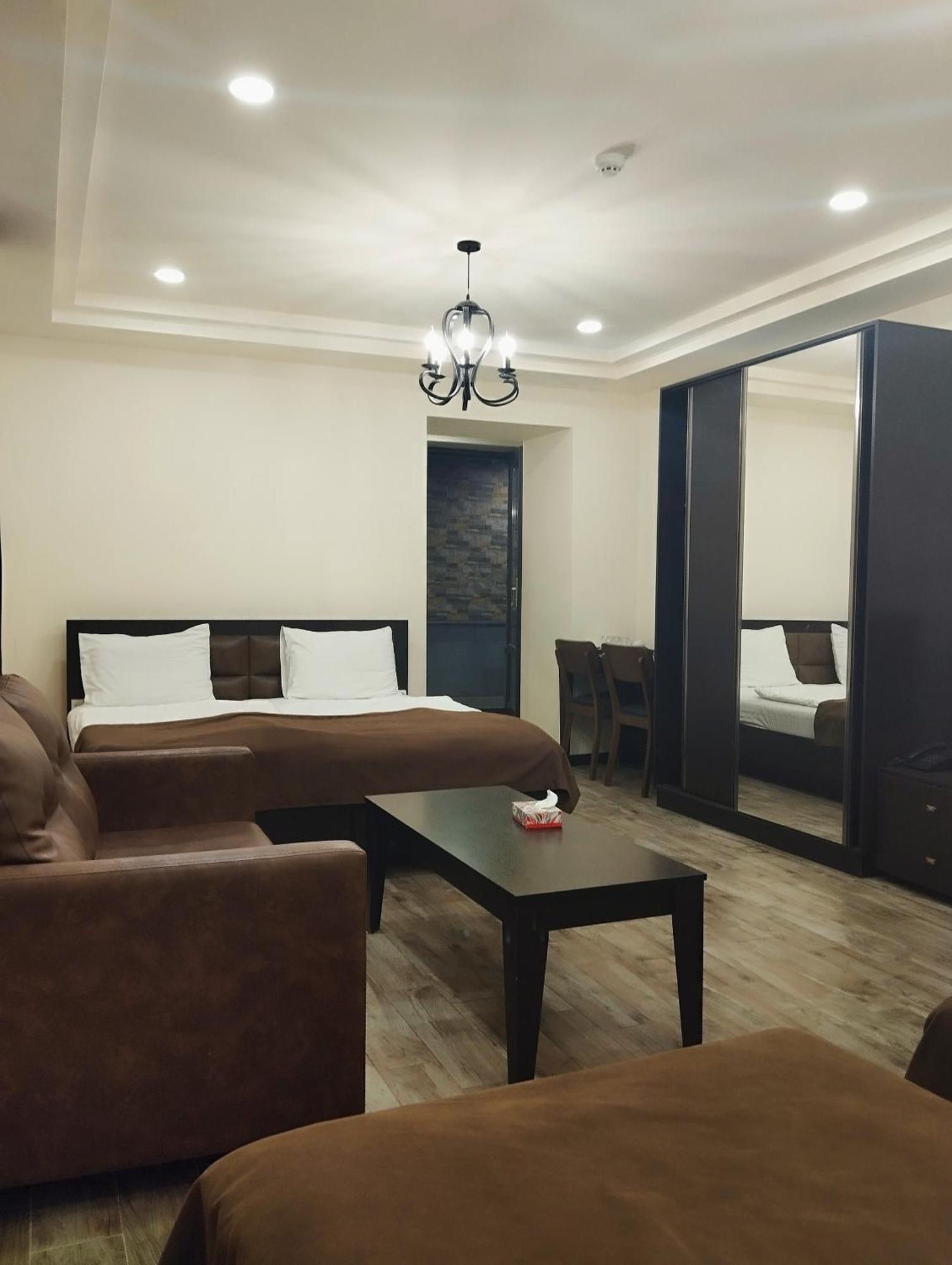 Boutique Living Hotel Erévan Extérieur photo